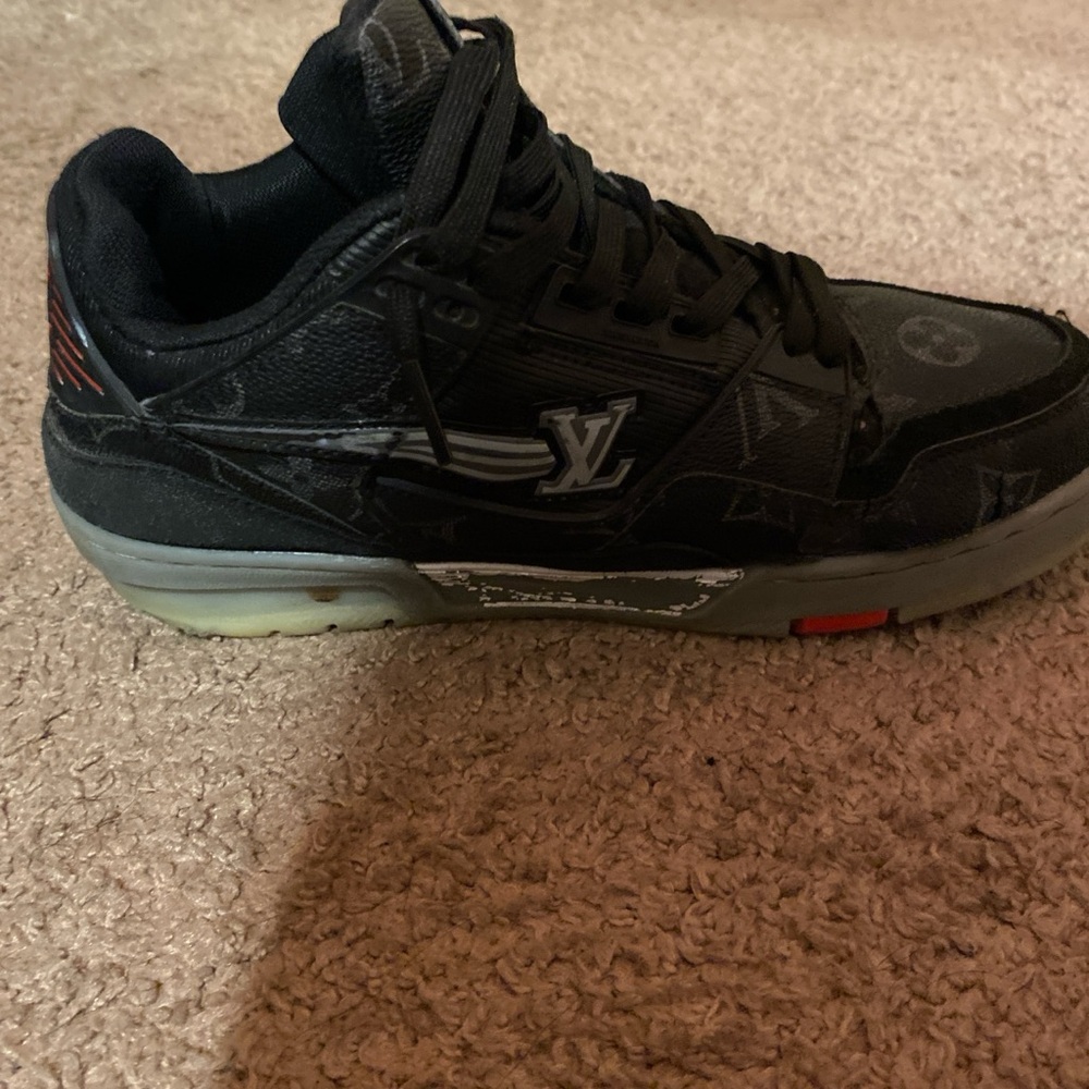 Louis Vuitton Black shoes with no box but they are real - Picture 2 of 6